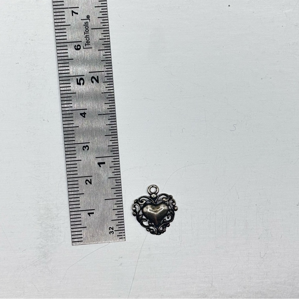 Elegant Sterling Silver Heart charm - Picture 3 of 3